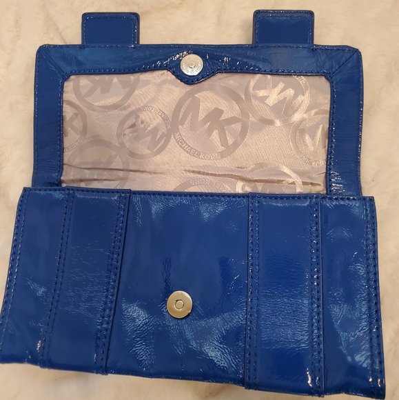 MICHAEL MICHAEL KORS Blue Clutch • NWOT - Picture 5 of 9